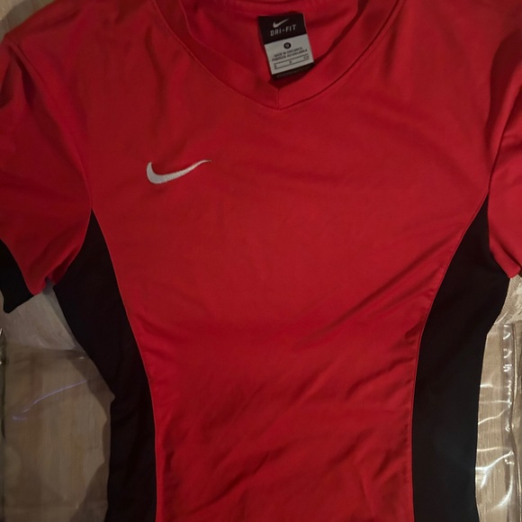 Nike size small men’s red black dry fit - Picture 14 of 16